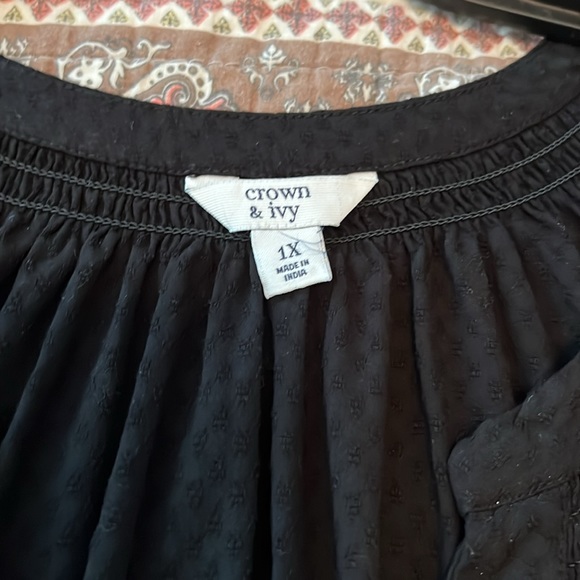 Crown & Ivy Black Textured Blouse, 3/4 sleeves .. size 1X - Picture 3 of 4